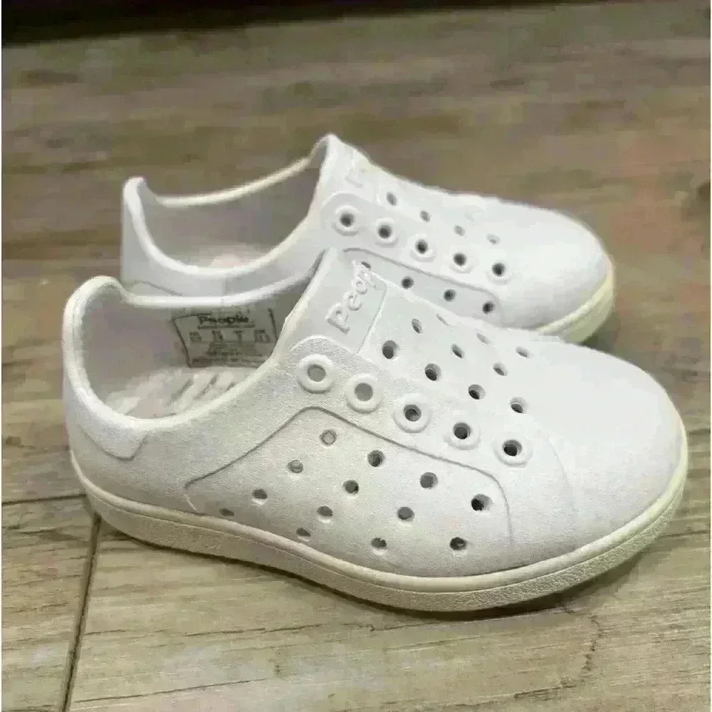 People toddler white shoes size 4